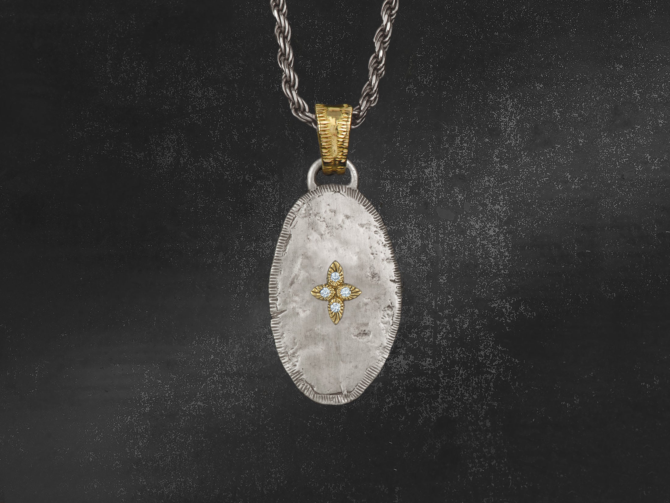 Pendentif Solis Lux ovale PM étoile diamants