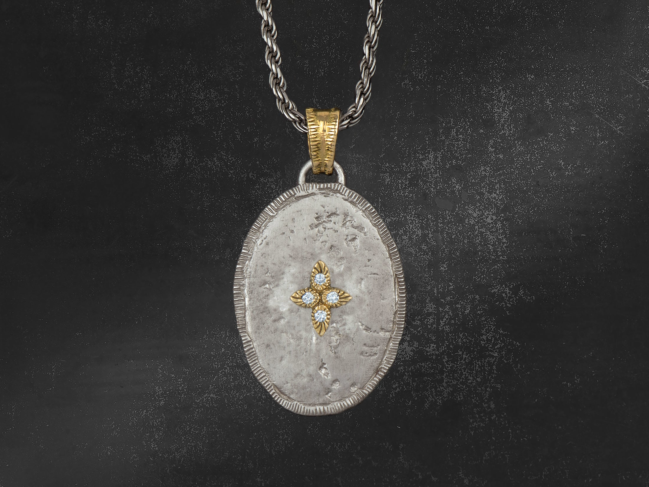 Pendentif Solis Lux ovale MM étoile diamant
