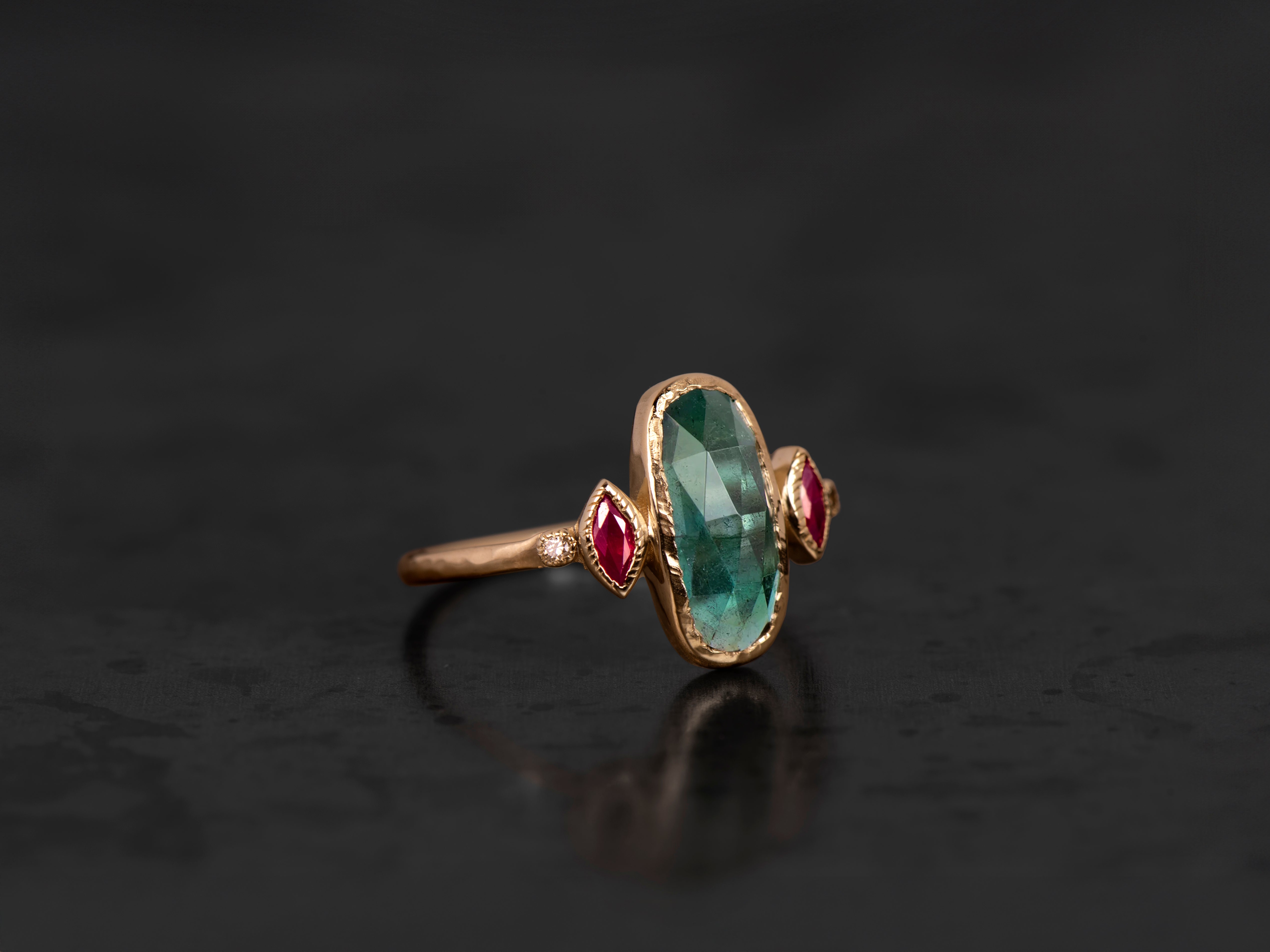 BAGUE QUEEN MARQUISES RUBIS ET DIAMANTS TOURMALINE VERTE 3,6CTS OR JAUNE
