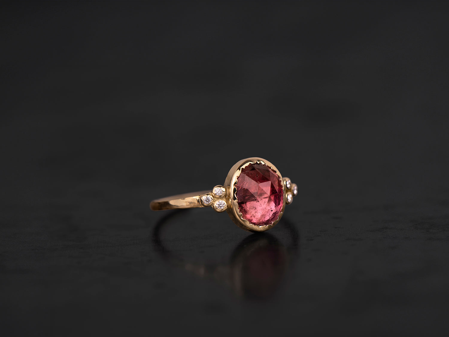 BAGUE QUEEN DIAMANTS BLANCS TOURMALINE ROSE 1,88CTS OR JAUNE