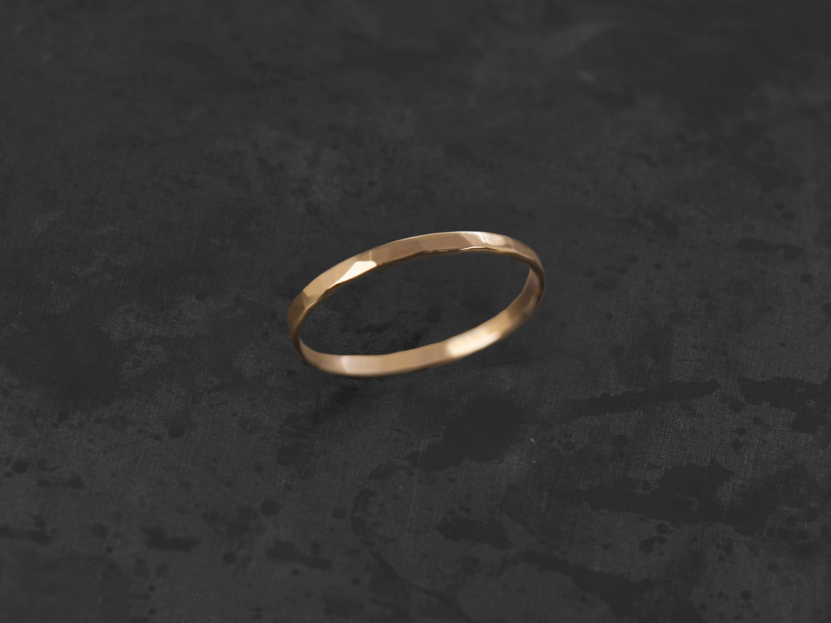 Mon Chéri large hammered gold wedding ring