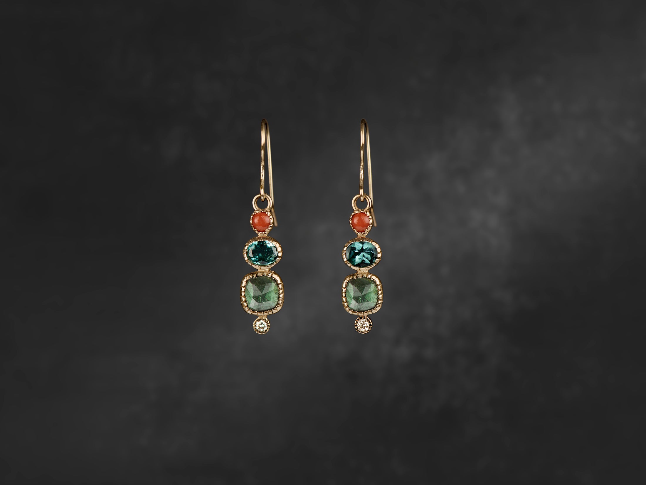 BO Sybille tourmaline bleue corail tourmaline verte et diamant or jaune