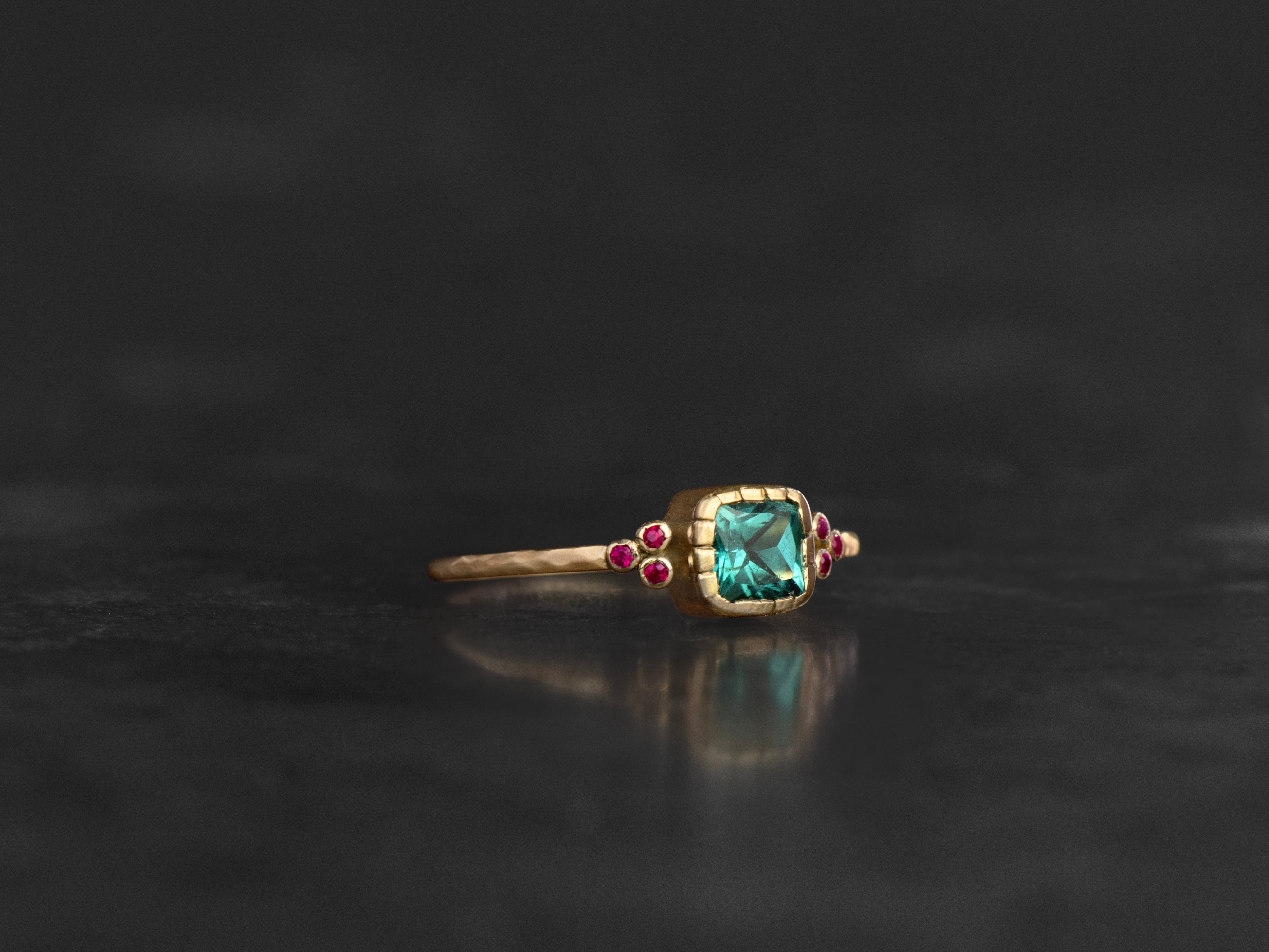 Bague Baby Queen rubis et tourmaline bleue 0,58cts or jaune