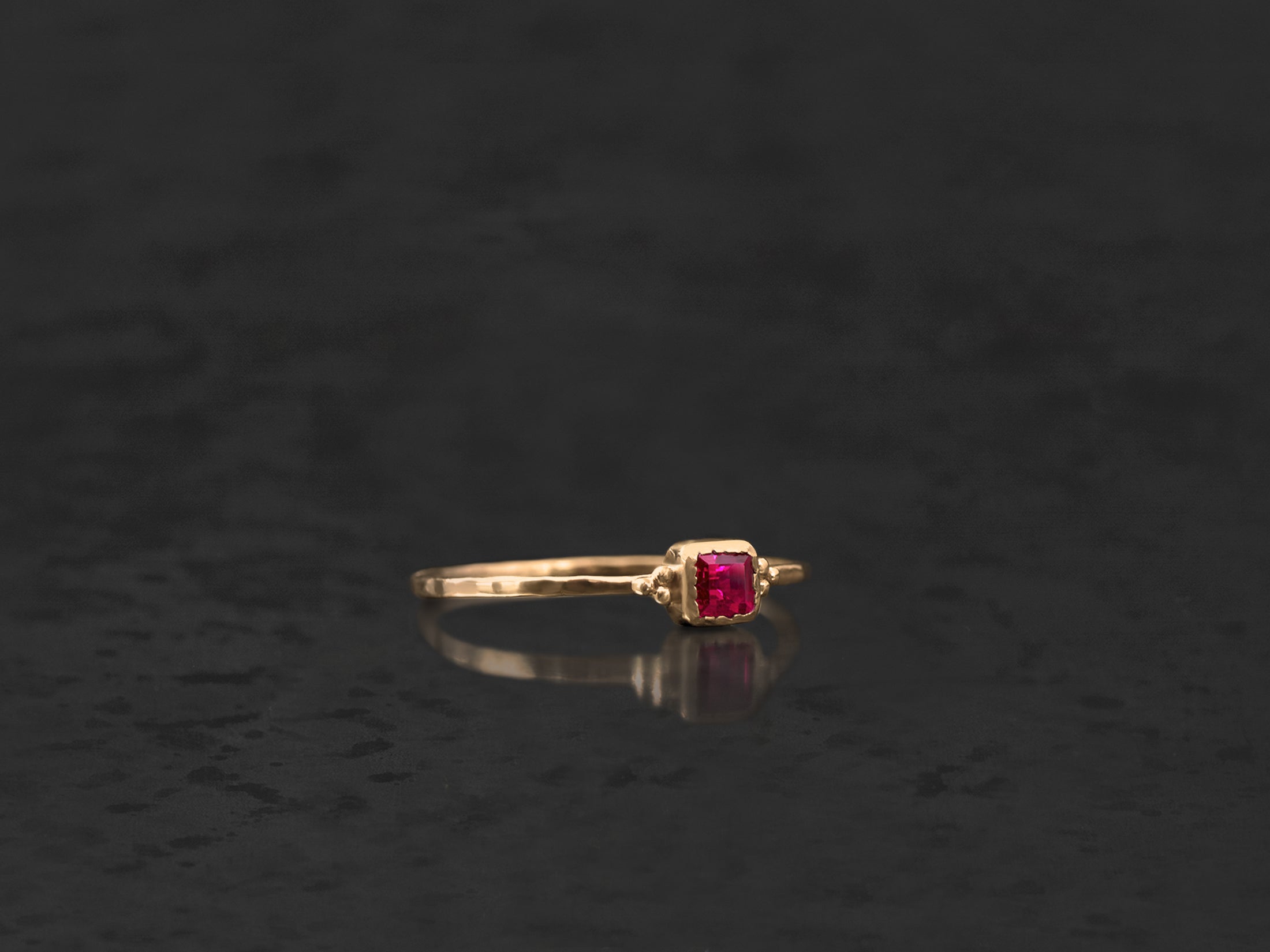 Bague Zelda rubis coussin 0,33cts or jaune