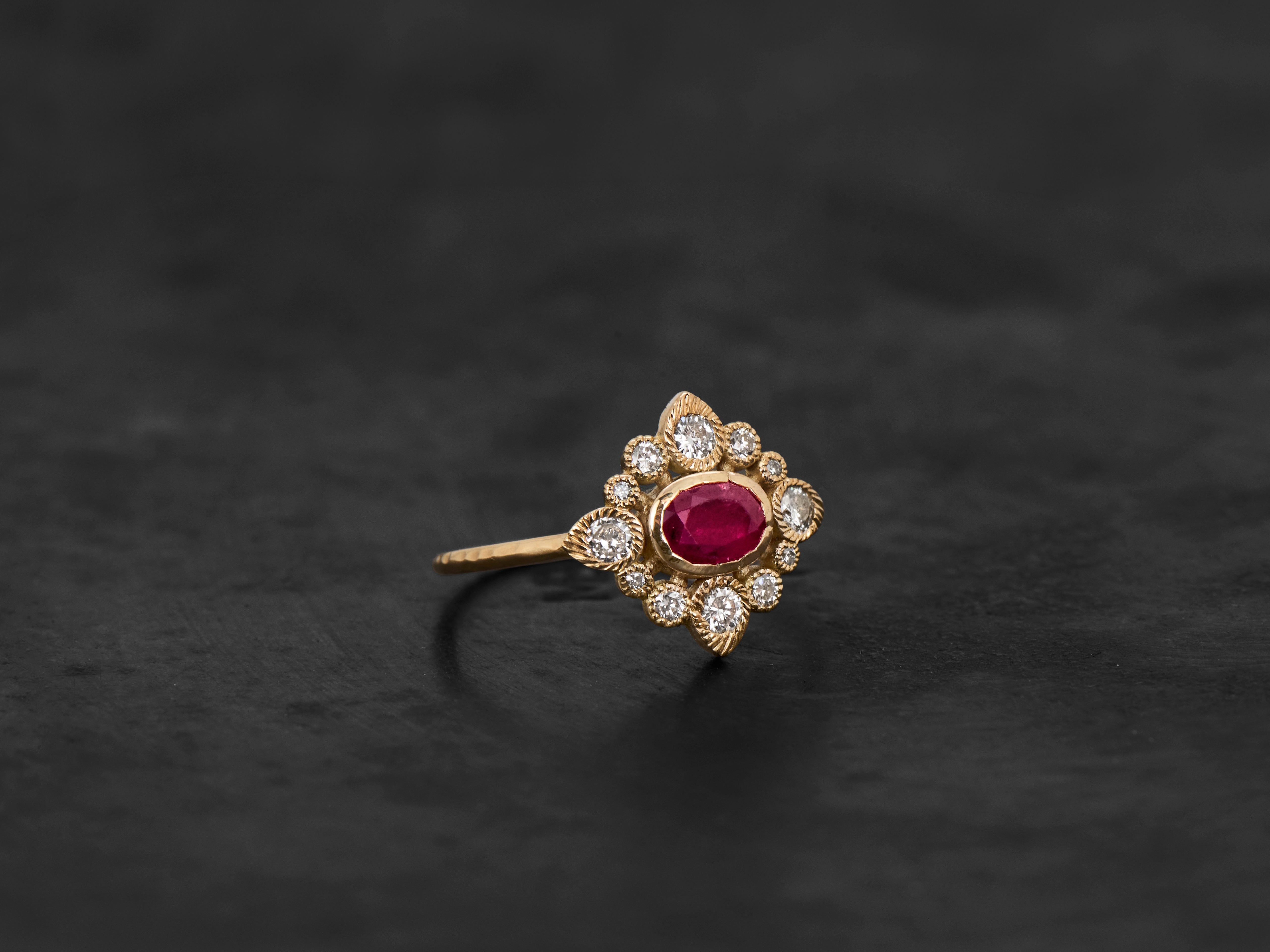 Montage sur mesure d'un rubis de 1,2 ct et diamants