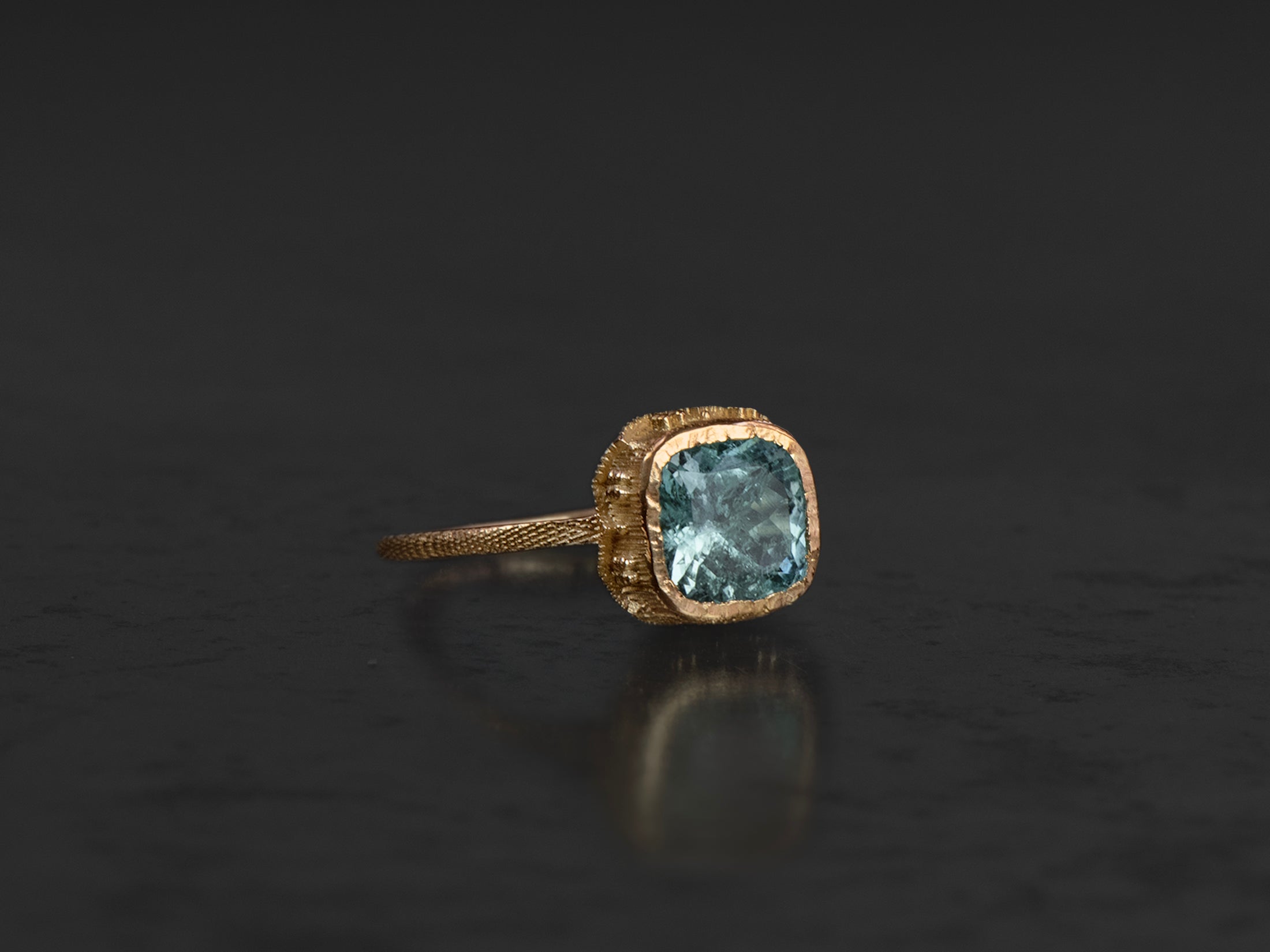 Syracuse 1,65cts green tourmaline yellow gold ring