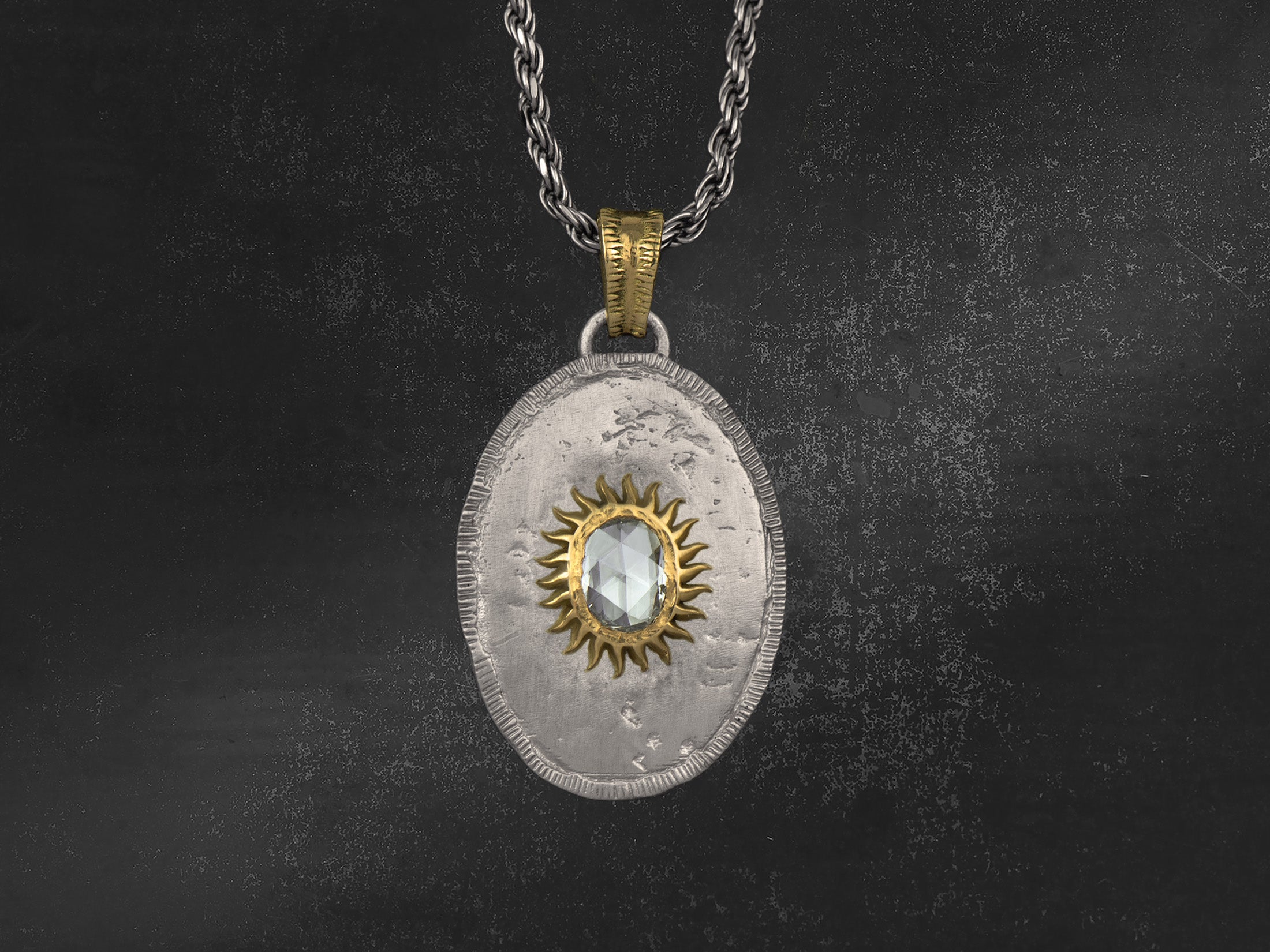 Pendentif Solis Lux ovale MM soleil diamant rosecut