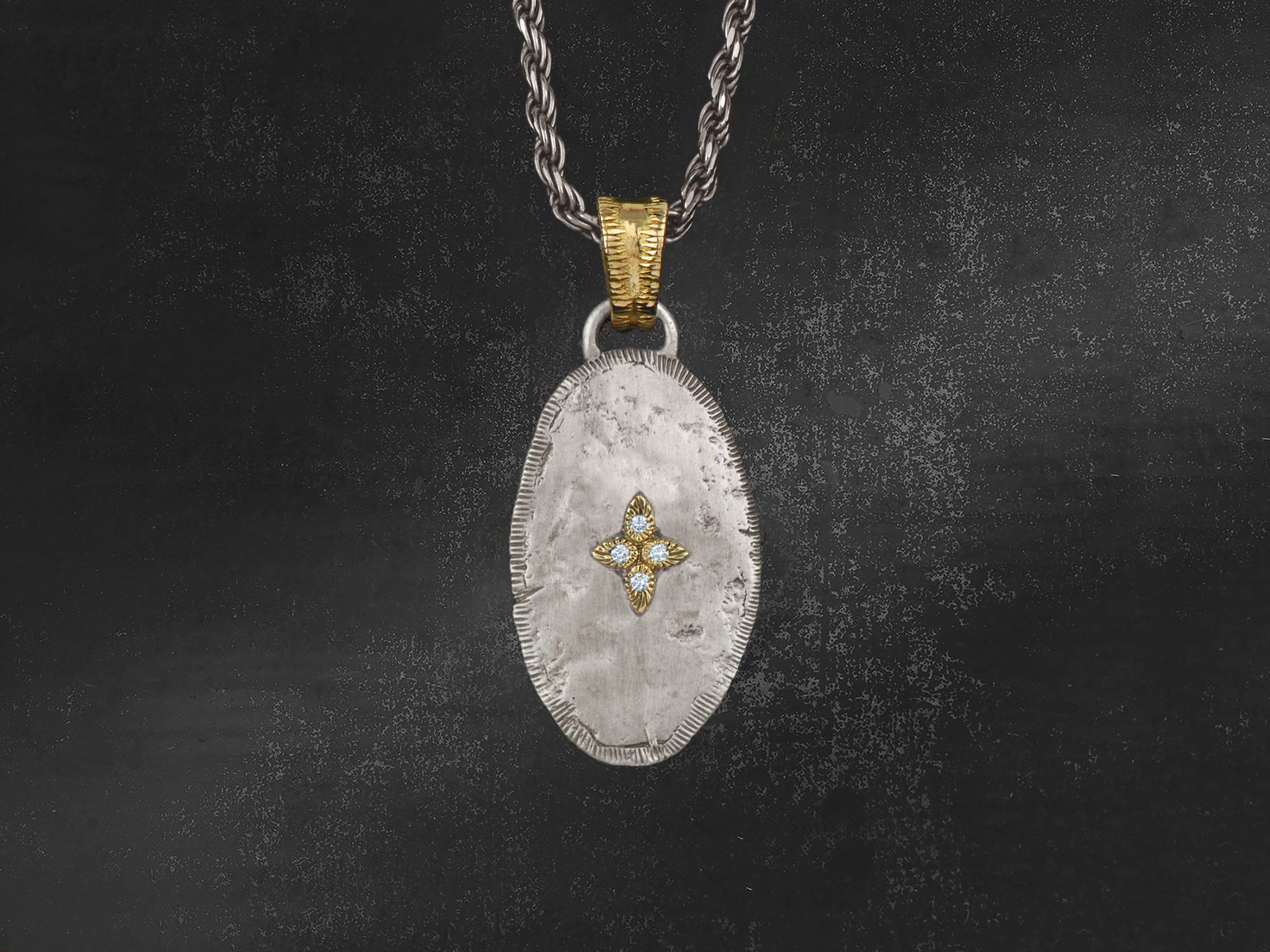 Pendentif Solis Lux ovale PM étoile diamant