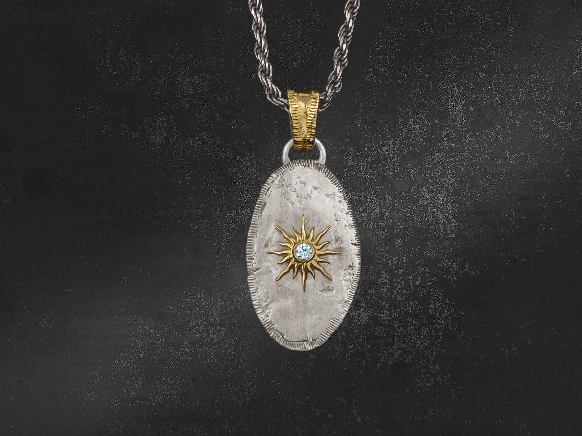 Pendentif Solis Lux ovale PM soleil diamant