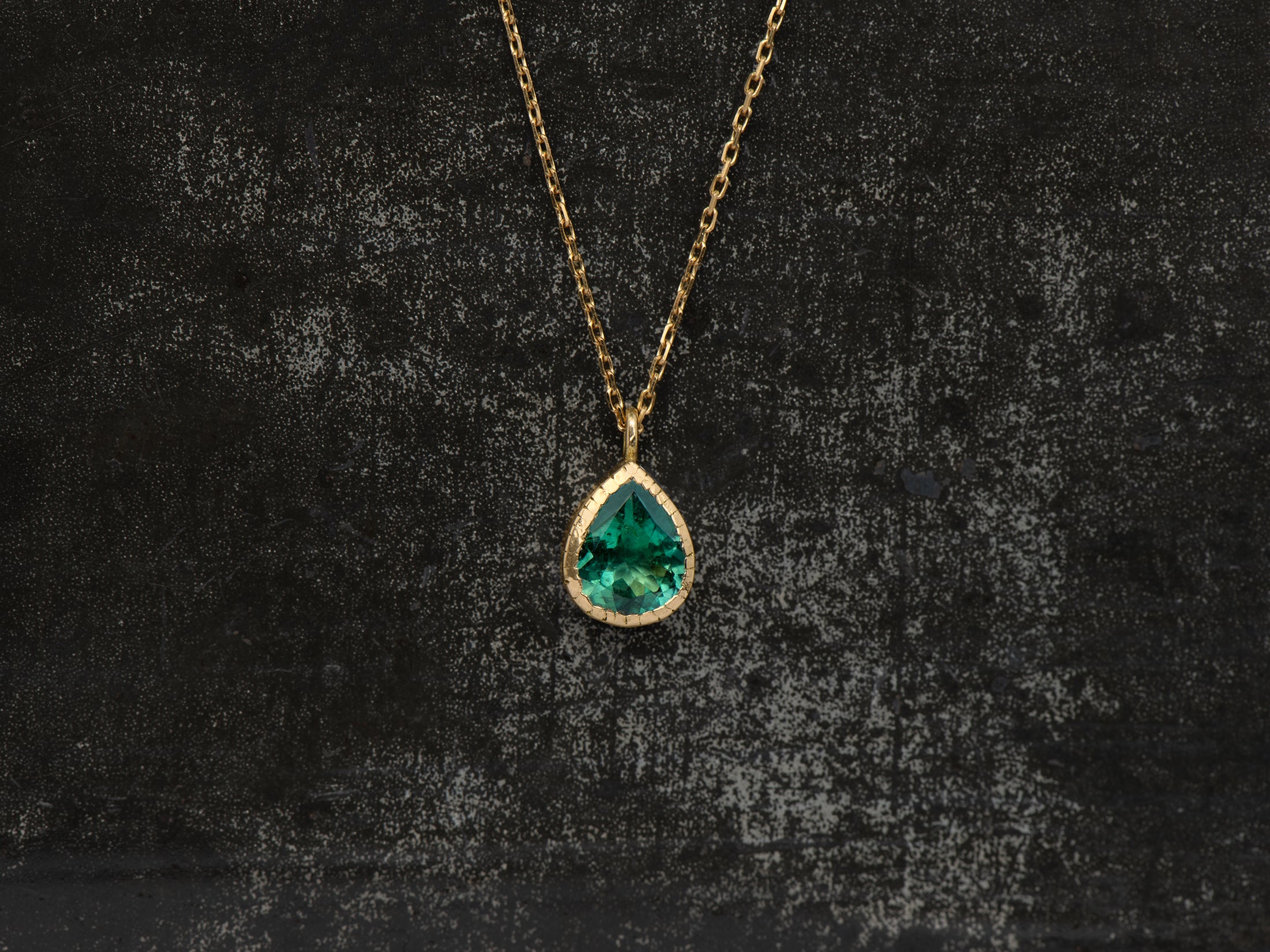 Collier Twinkle tourmaline verte poire taillée 0,65cts or jaune