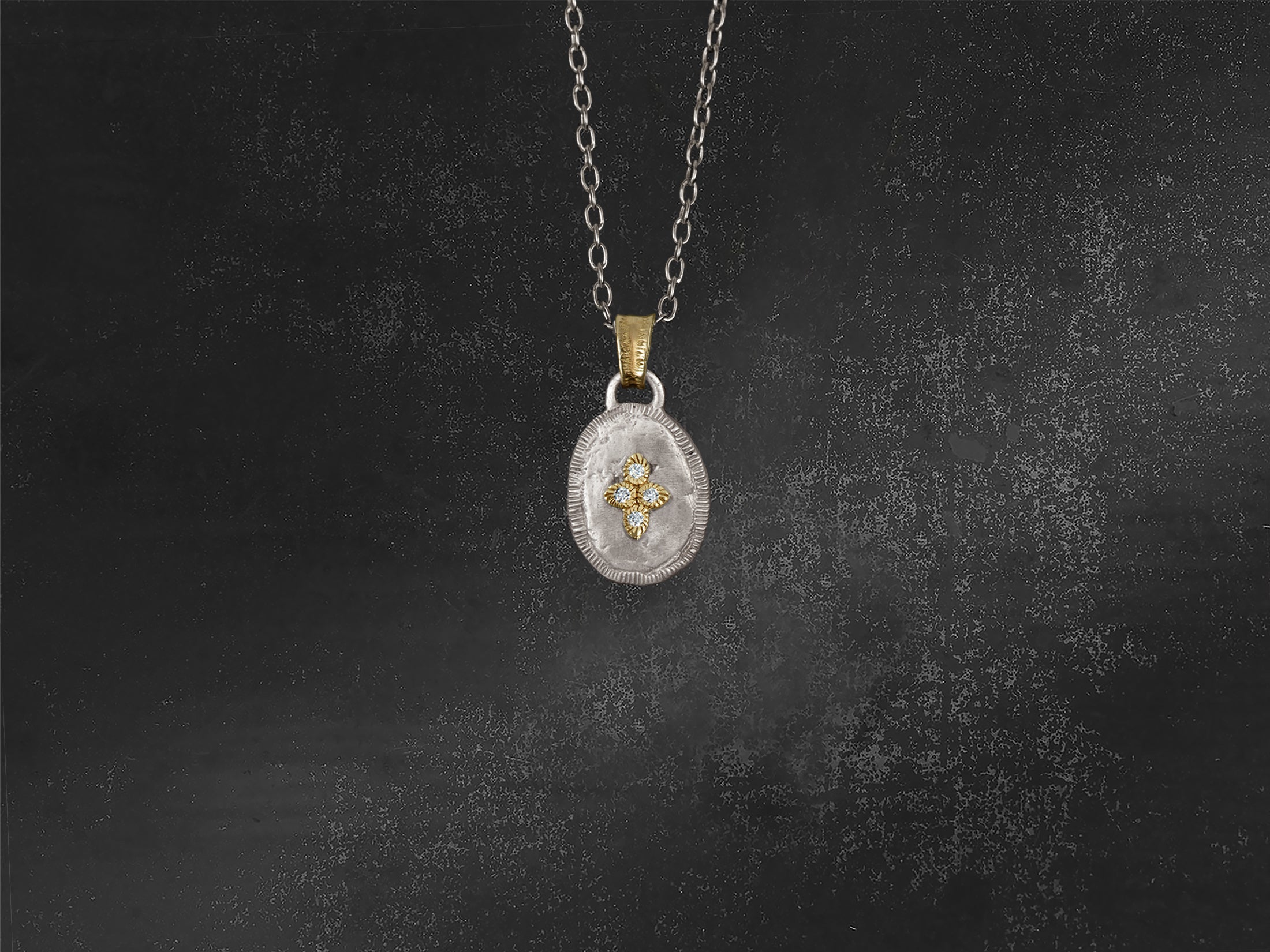 Pendentif Solis Lux ovale mini etoile diamant