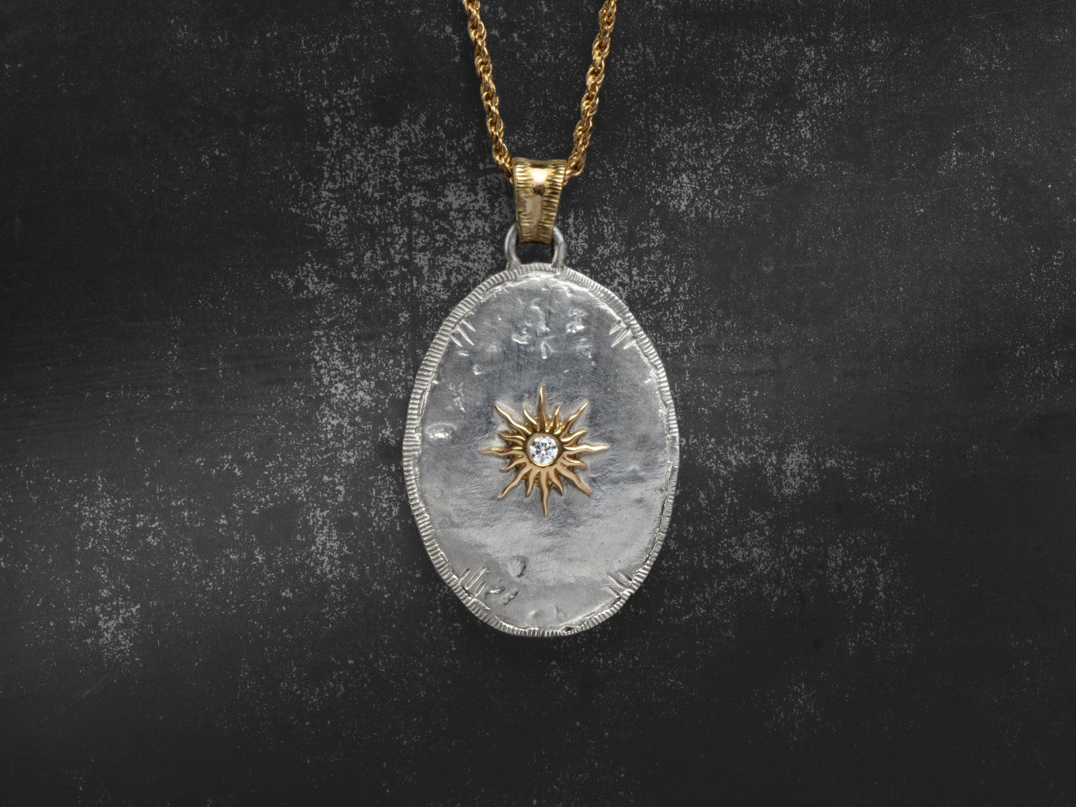 Pendentif Solis Lux ovale MM soleil diamant