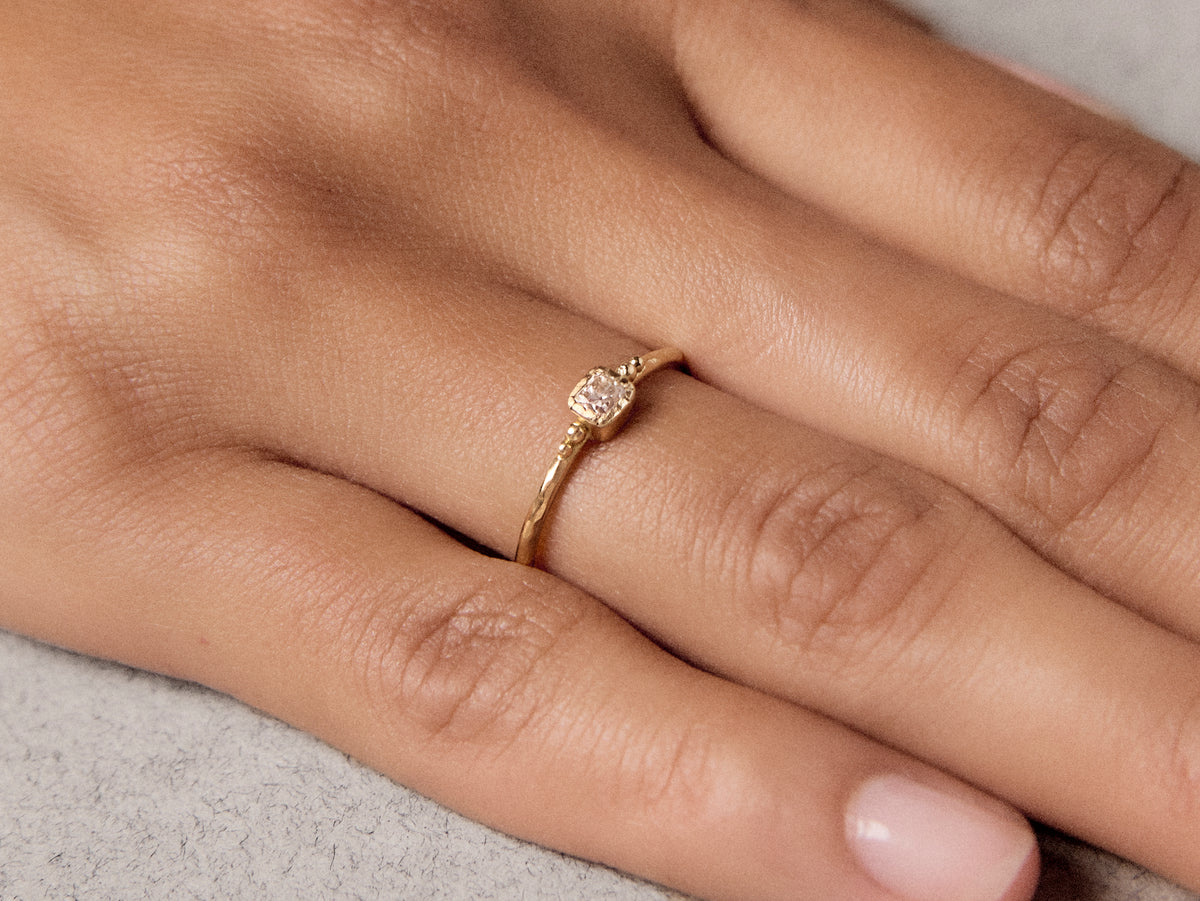 Bague Rhéa diamant coussin 0,22cts or jaune