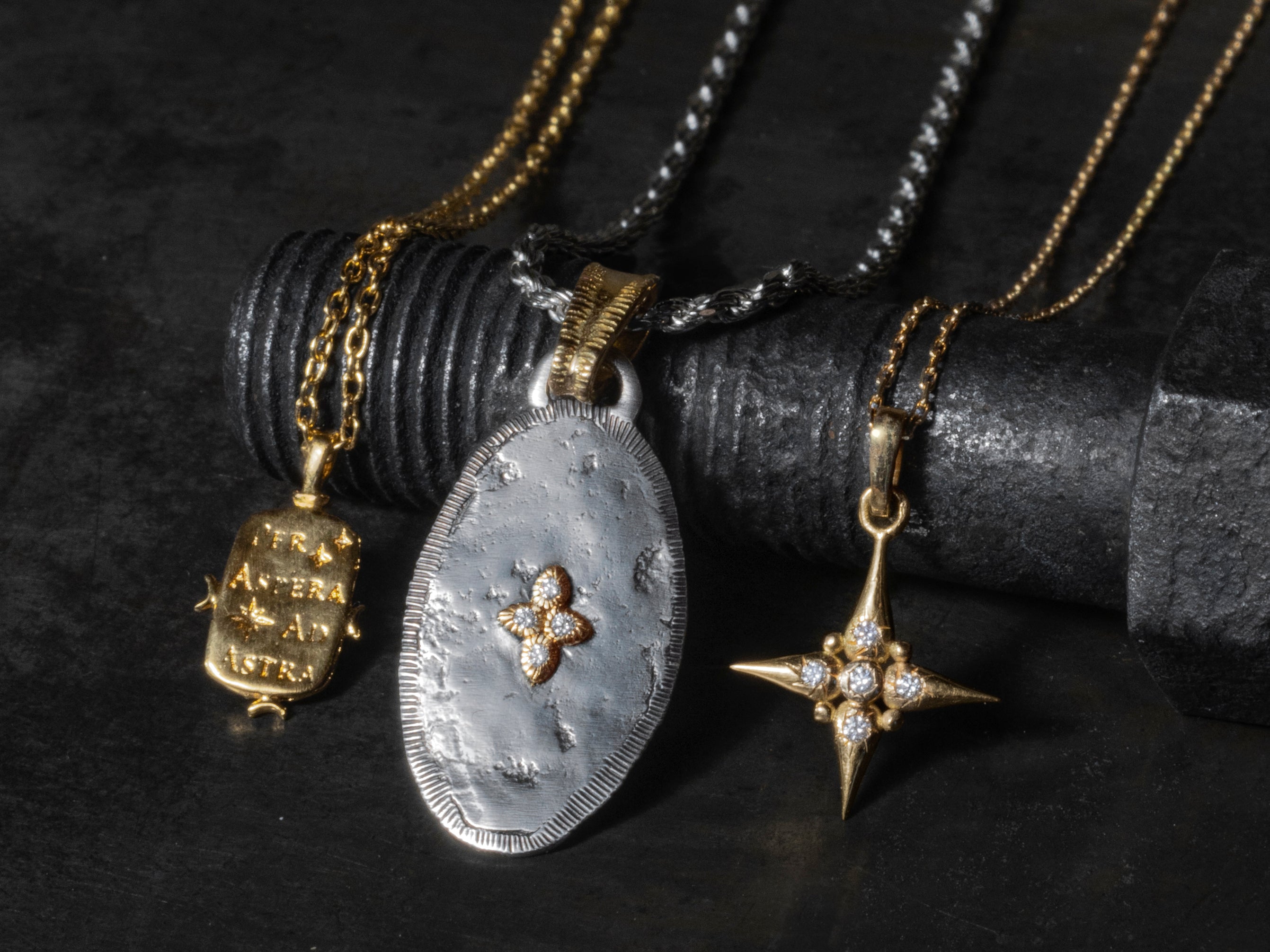 Ad Astra necklace yellow gold