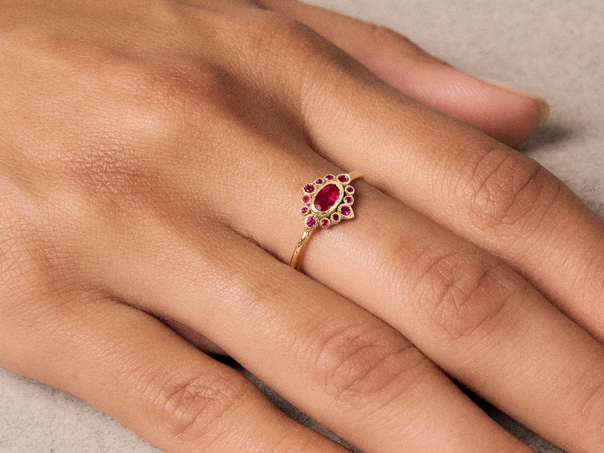 Bague Sagan rubis ovale 0,38cts or jaune