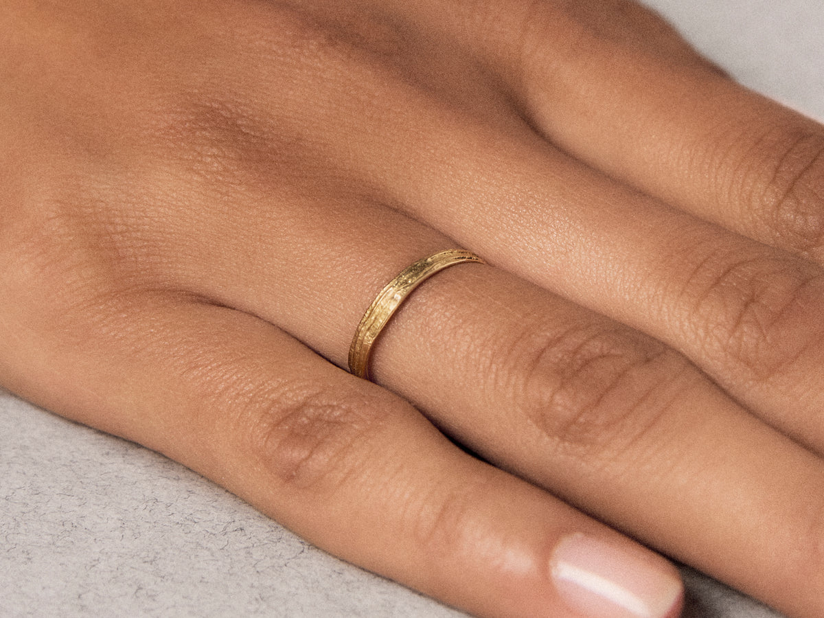 Sitia small yellow gold ring