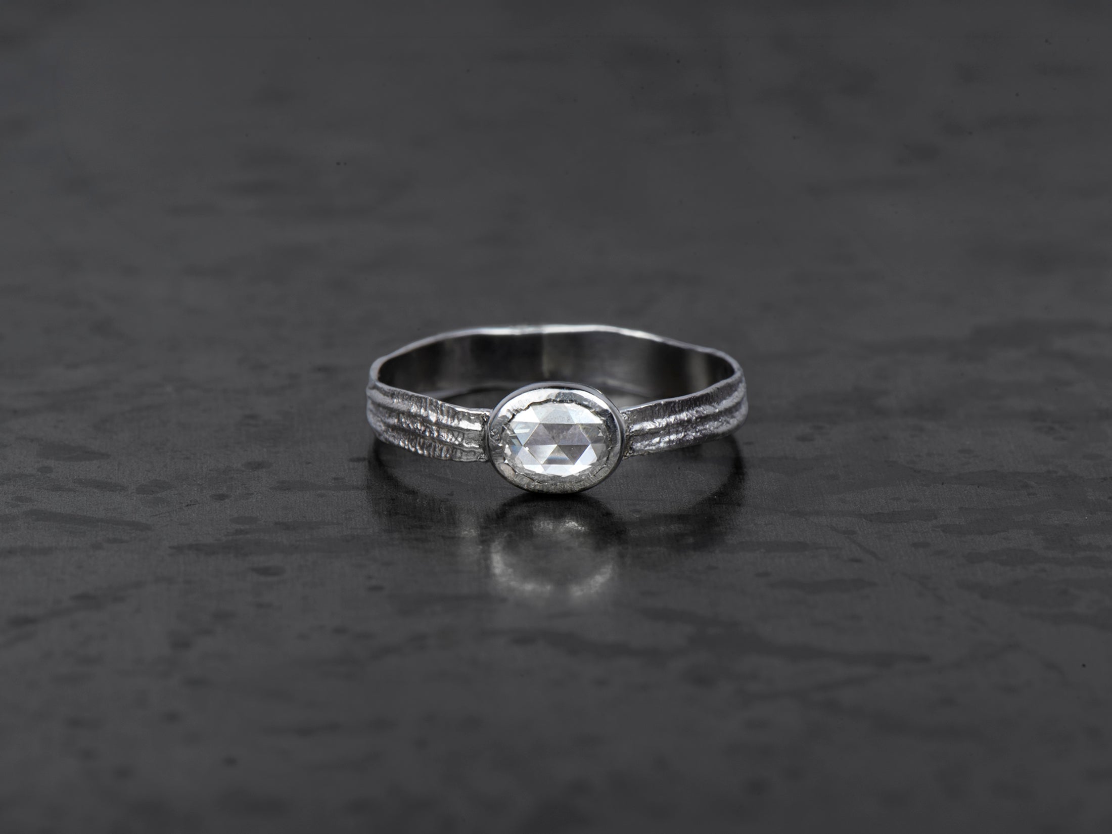 Bague Sitia PM diamant rosecut ovale 0,30cts platine – Emmanuelle Zysman