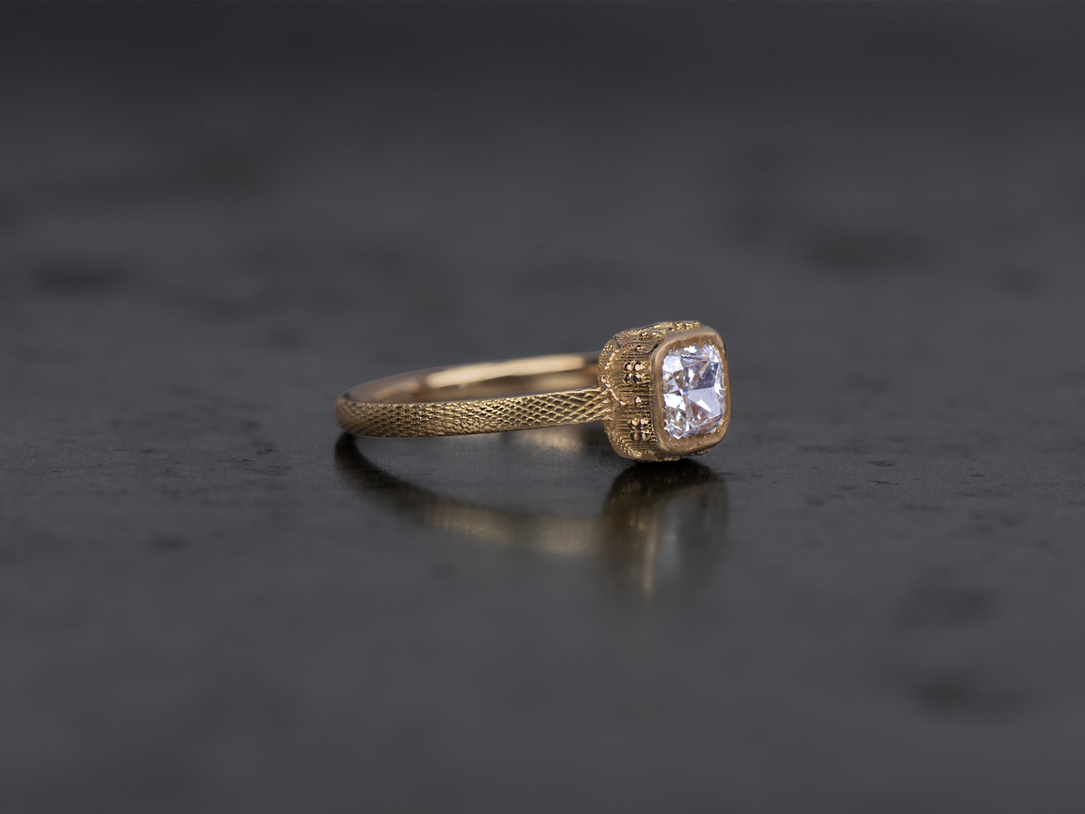 Bague Syracuse diamant coussin 1,01cts or jaune