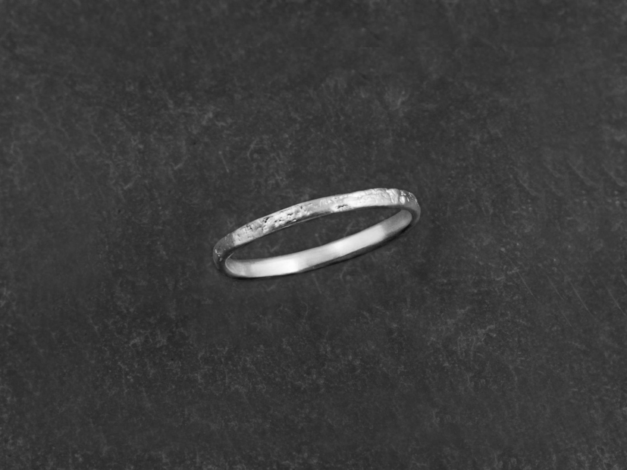 Bague Mon Chéri martelé pierre platine