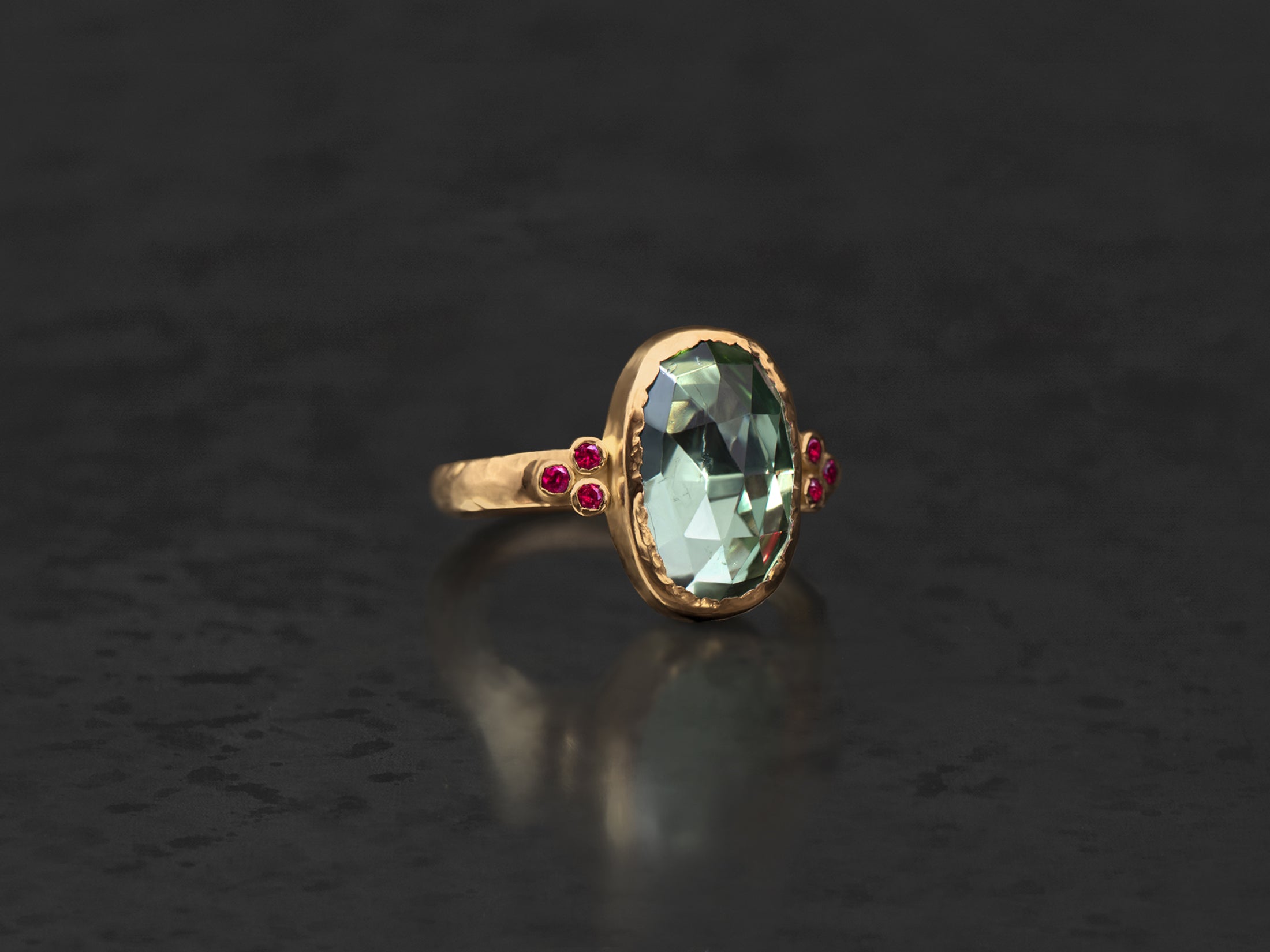 Bague Queen rubis tourmaline vert d'eau ovale 4,28cts or jaune