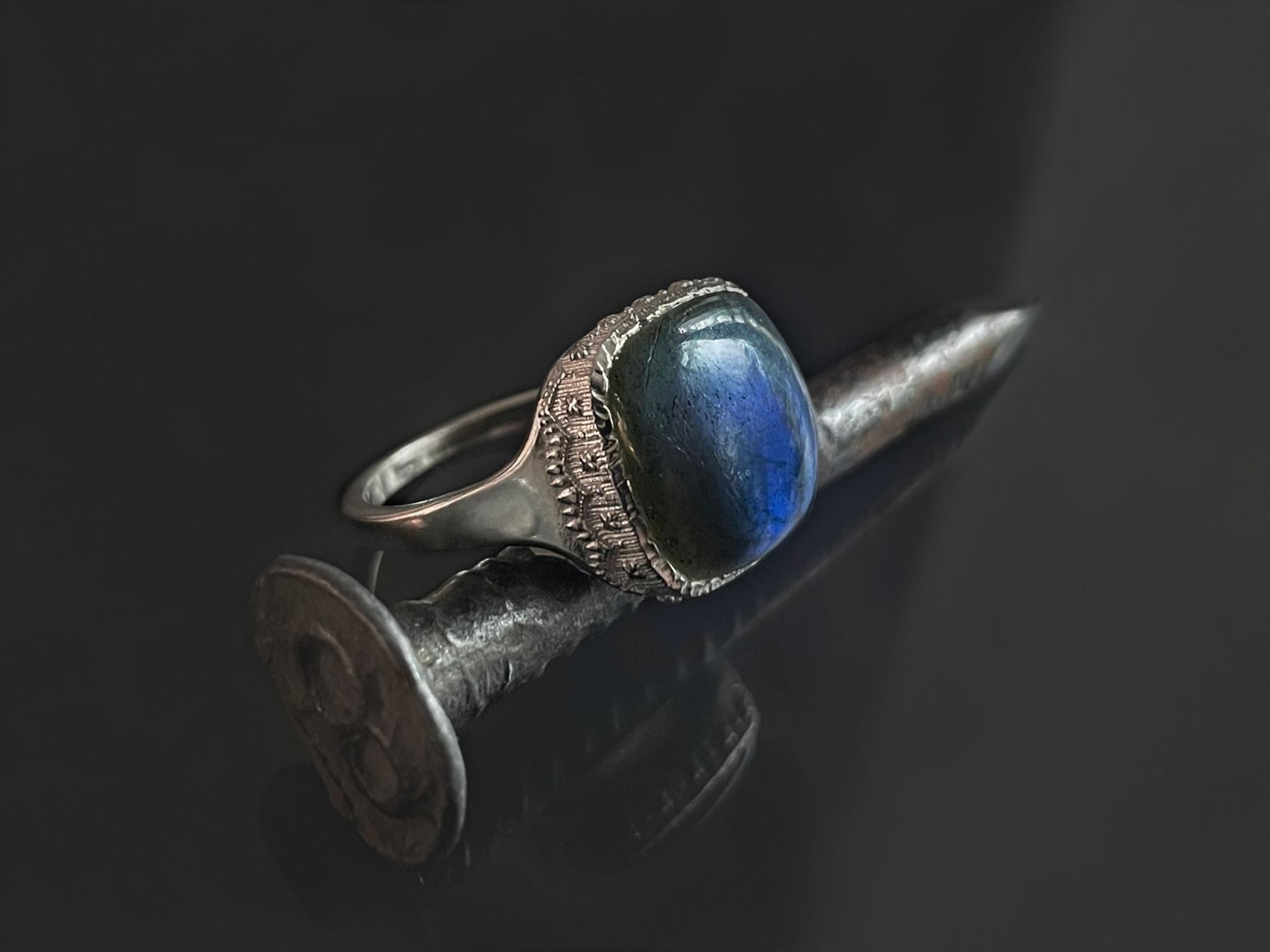 Syracuse ring cushion silver palladium labradorite