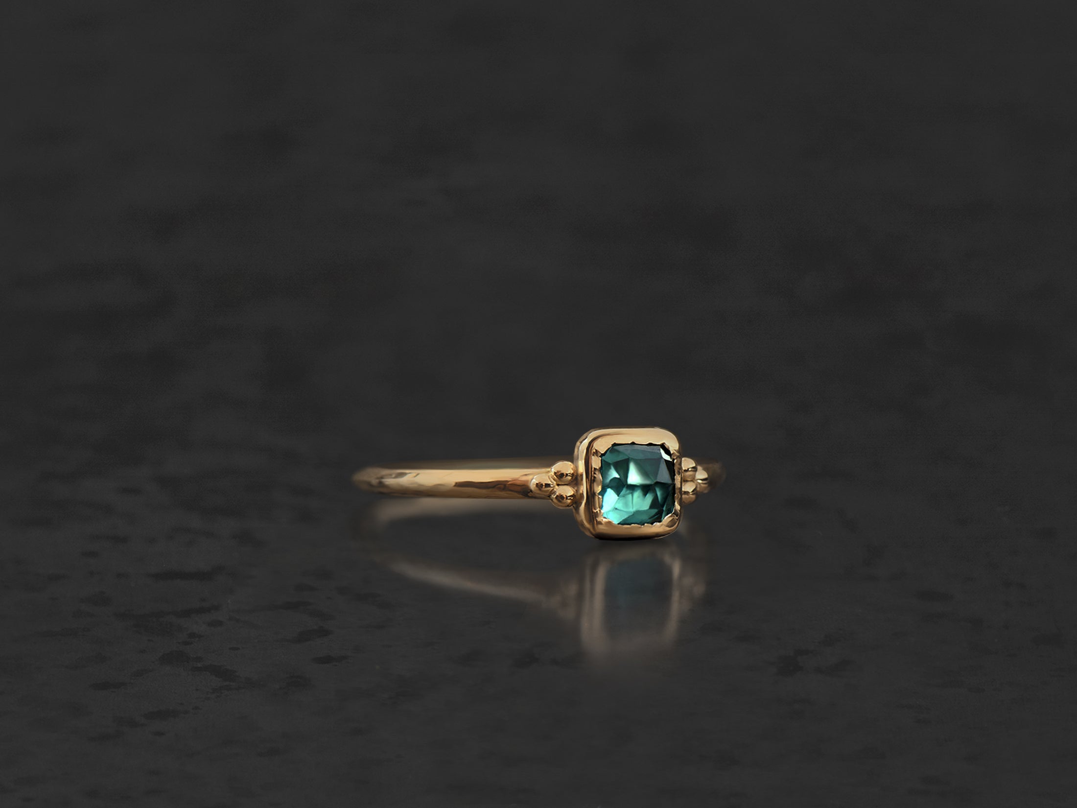 Bague Zelda tourmaline indigo 0,56cts or jaune