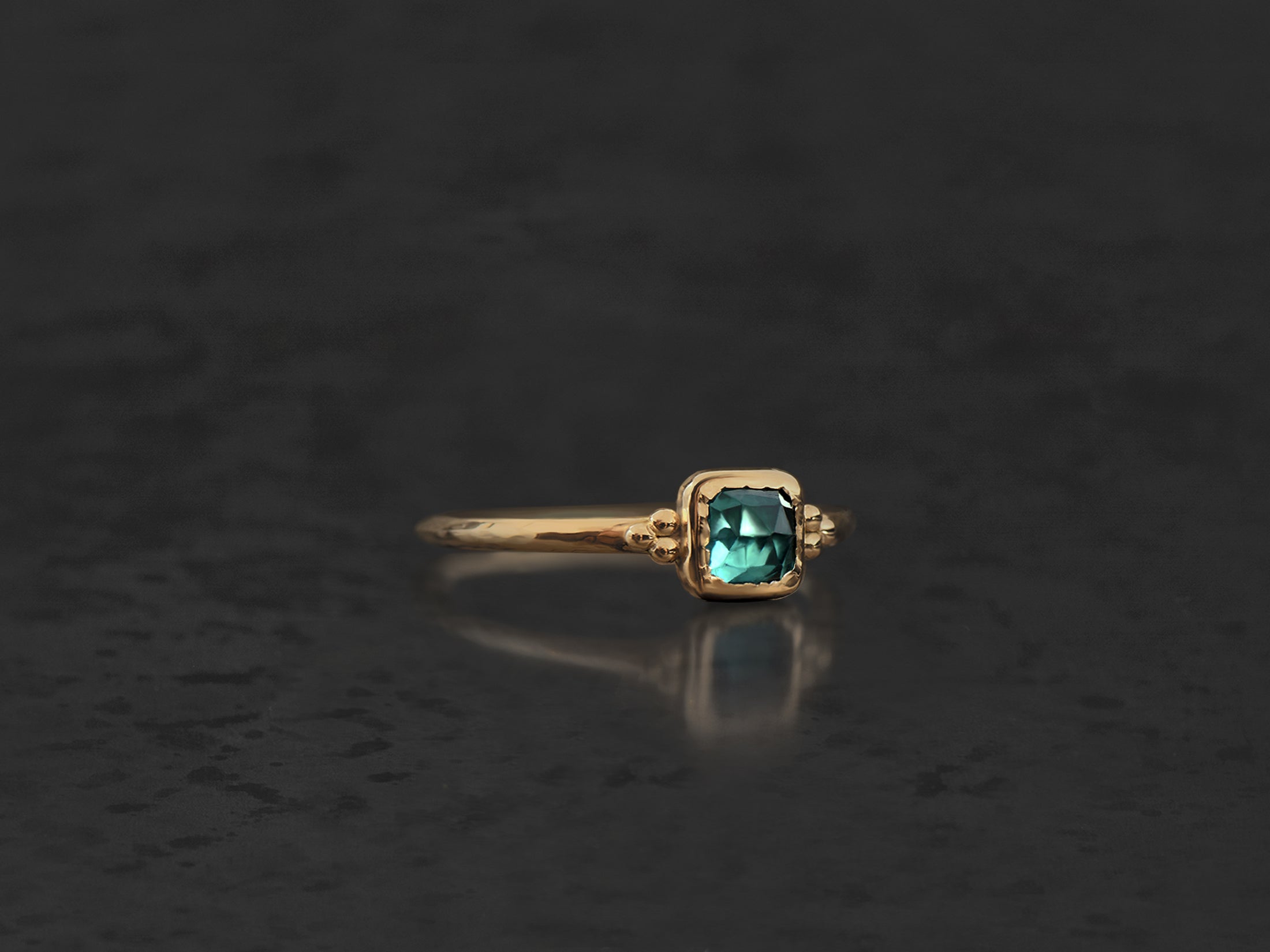 Bague Zelda tourmaline indigo 0,56cts or jaune