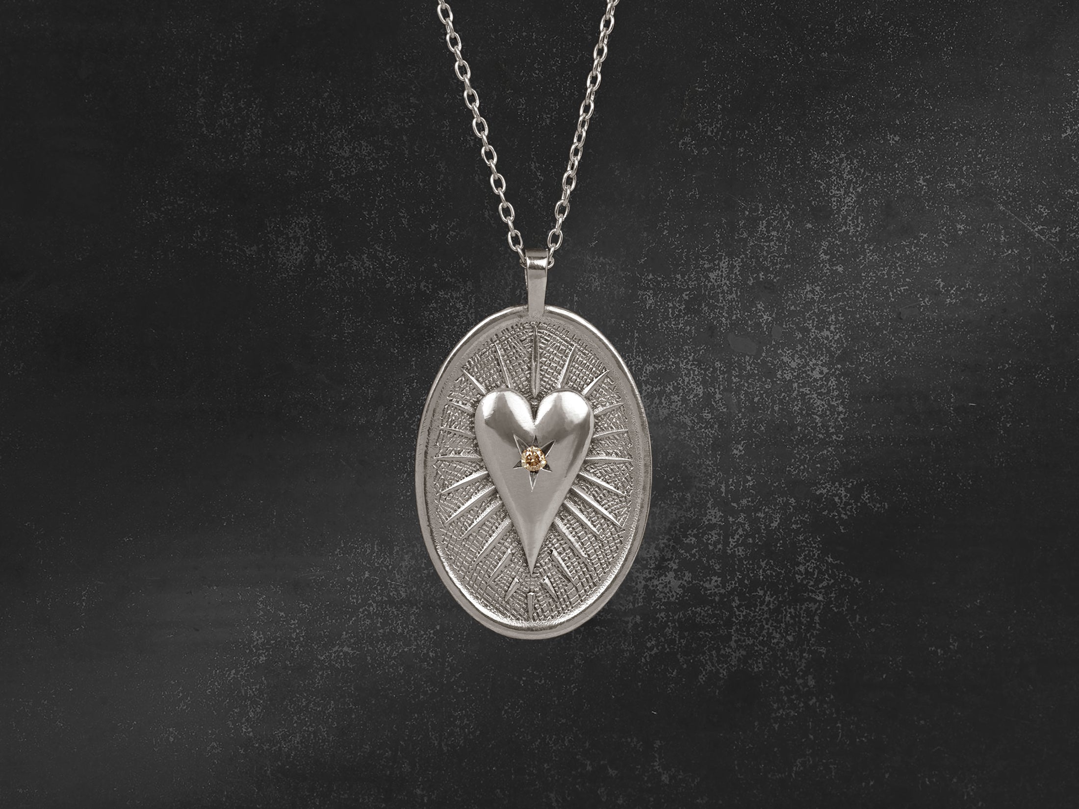 Collier Dracones ovale argent et diamant miel – bijou artisanal signé Emmanuelle Zysman