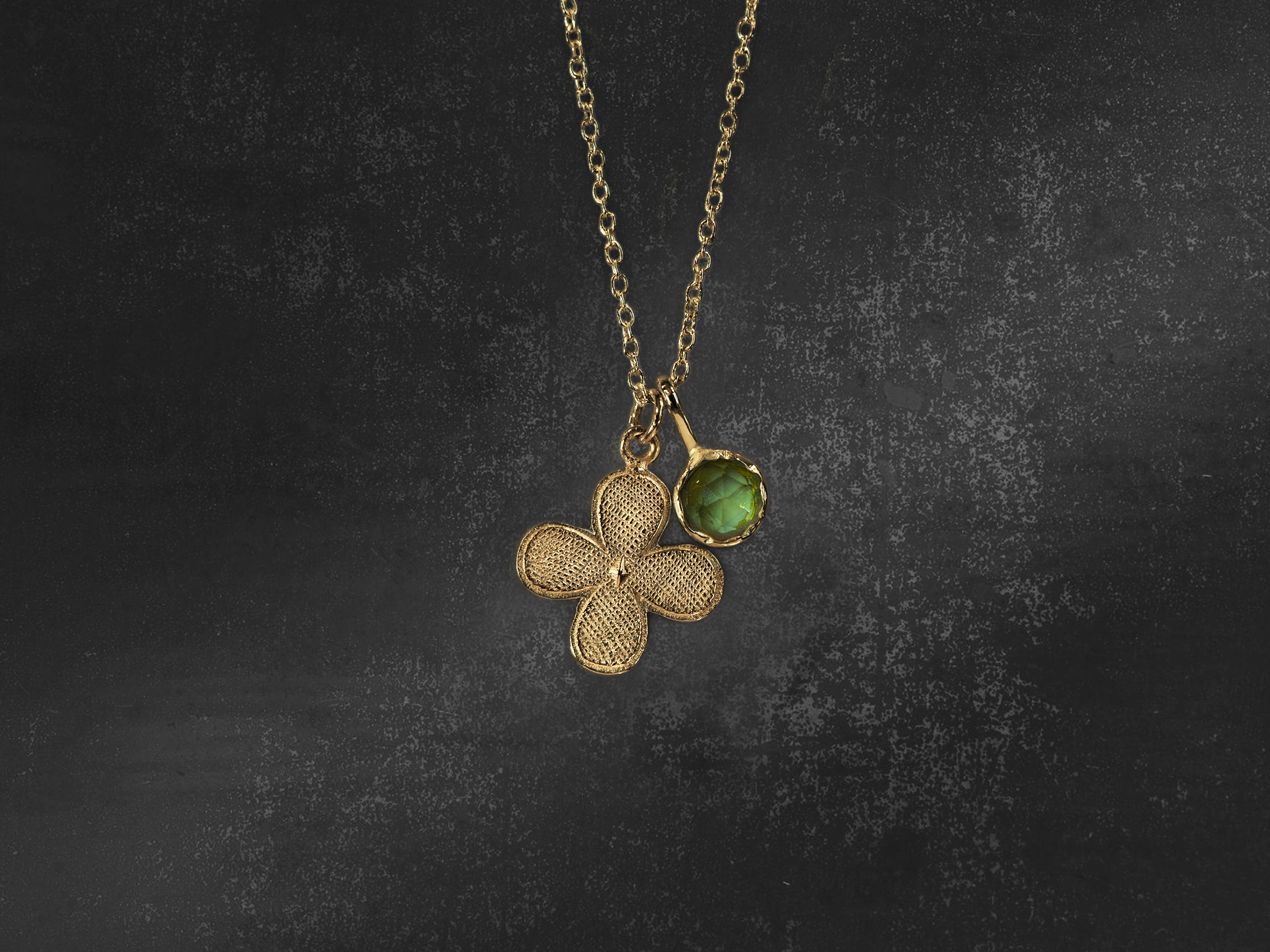 Collier Shirin 02 Tourmaline verte ronde plaqué or