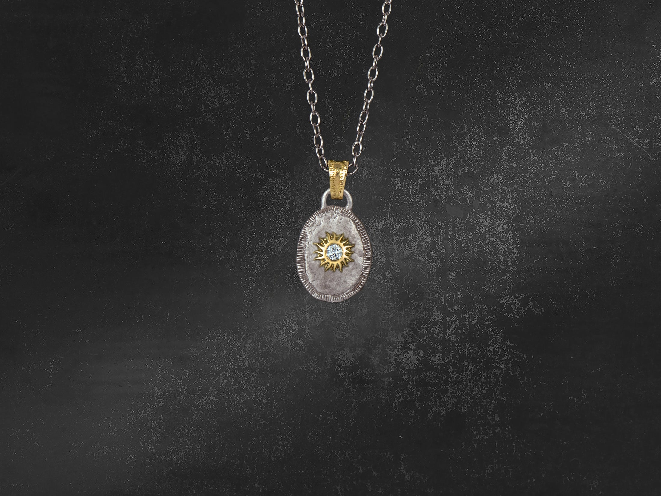 Pendentif Solis Lux ovale mini soleil diamant blanc