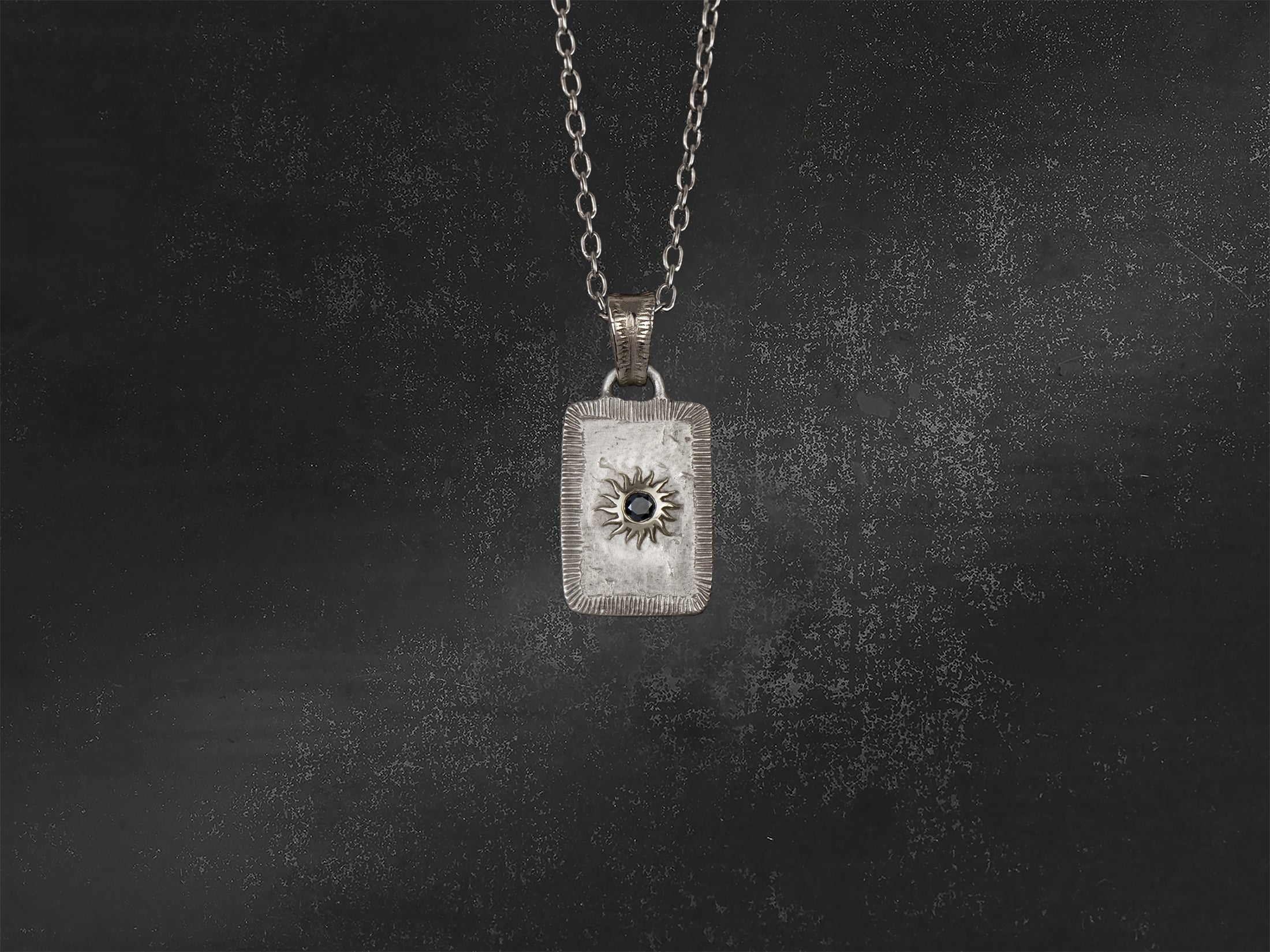 Pendentif Solis Lux rectangle MM soleil diamant noir