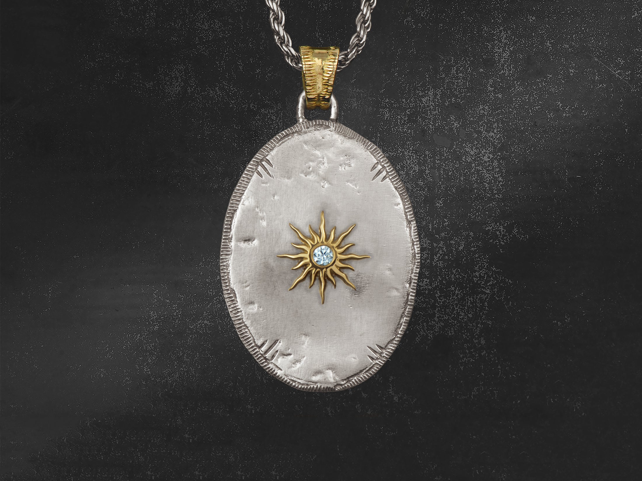 Pendentif Solis Lux ovale GM soleil diamant