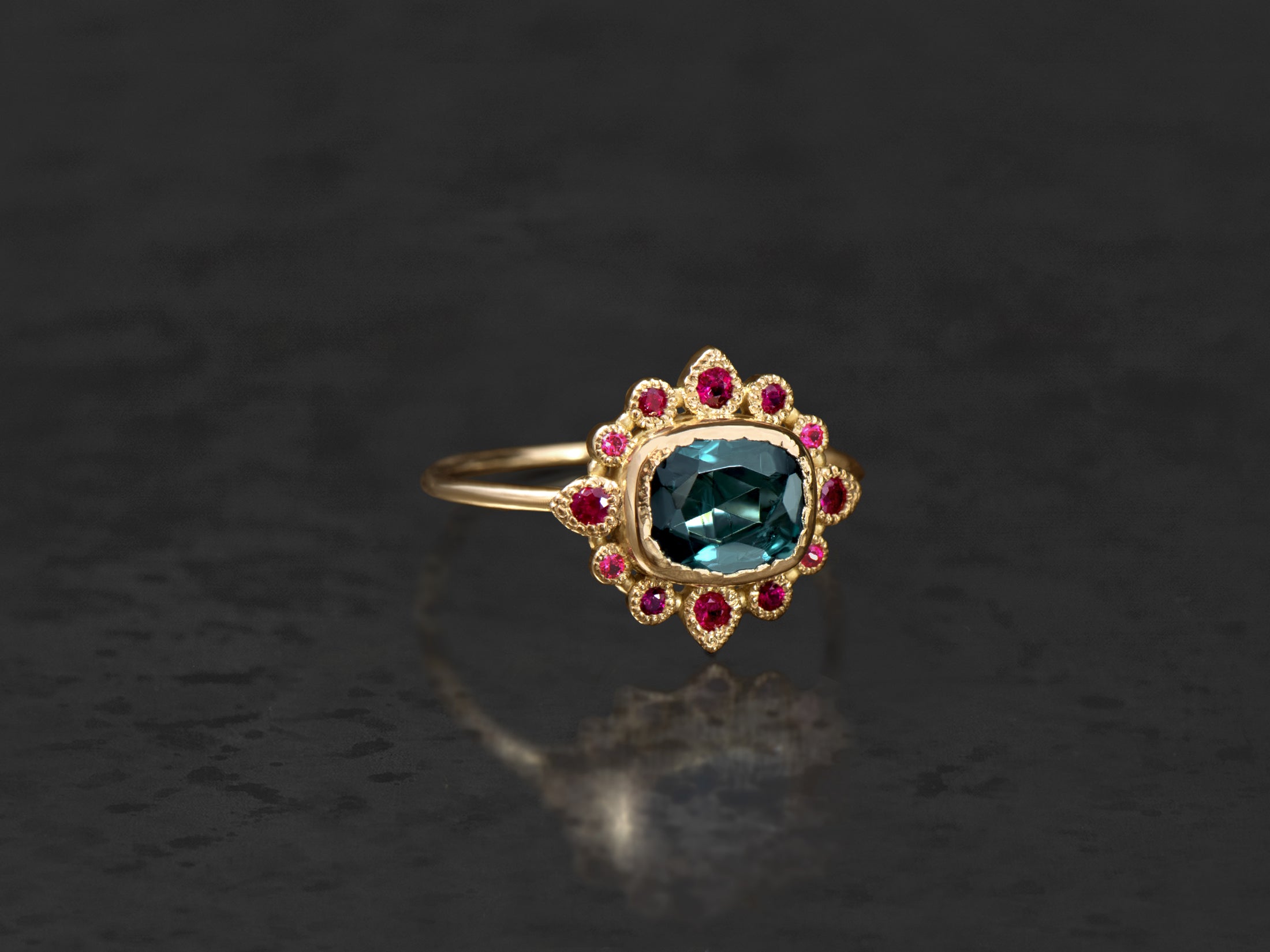 Sagan 1,47cts blue tourmaline yellow gold ring